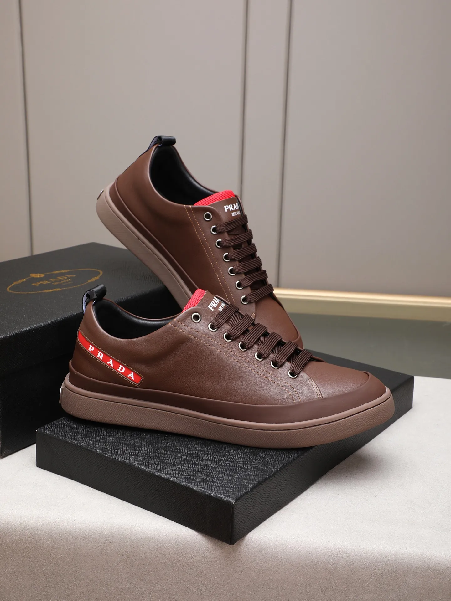 Men's shoes💰420💰 Brand: PRADA (Prada) Standard code: Men's code 38–44 (45 can be customized) Material: Original cowhide, breathable sheep lining Special outsole Style category: Men's fashionable casual sneakers Low-key luxury! Color: actual picture color